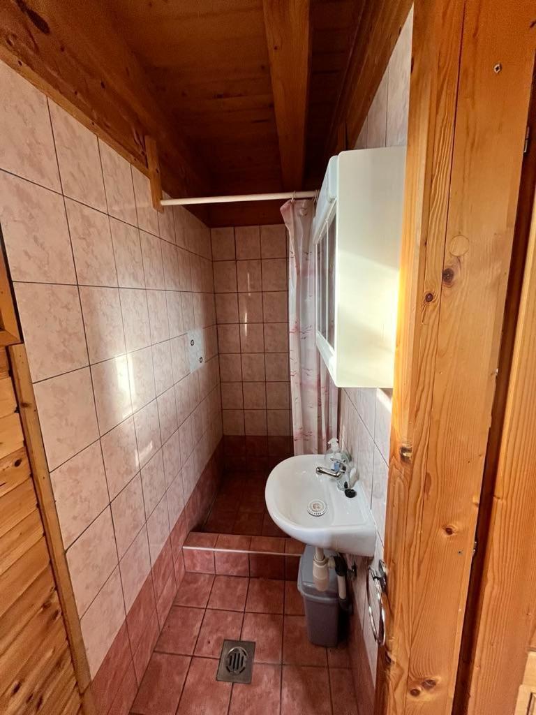 Almos Apartman Balatonfenyves Exterior foto